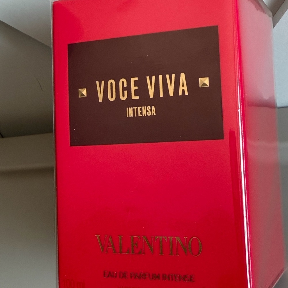 Valentino Voce Viva Intensa Eau de in Red Packaging - Picture 10 of 10